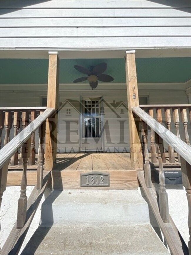Foto del edificio - 2 bed / 1 bath house 1812 S Cedar Ave Inde...