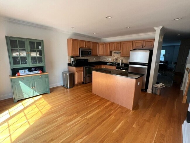 Foto del edificio - 2 Bedroom Townhome in Stamford