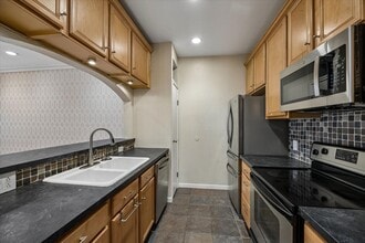 Building Photo - 9850 Pagewood Ln