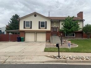Building Photo - 11848 S Hidden Valley Dr