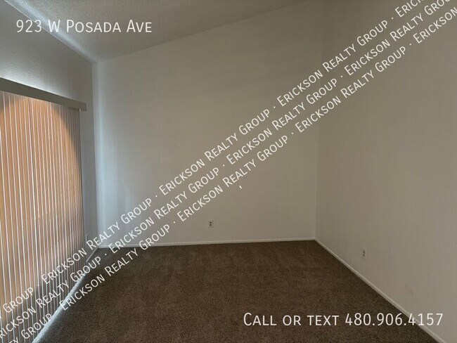 Building Photo - 923 W Posada Ave
