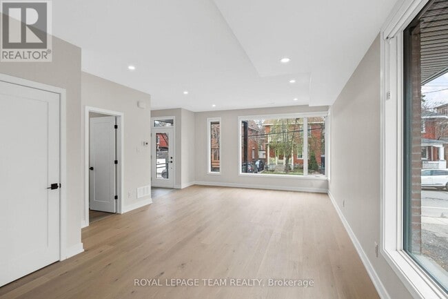Building Photo - 106 Aylmer Ave