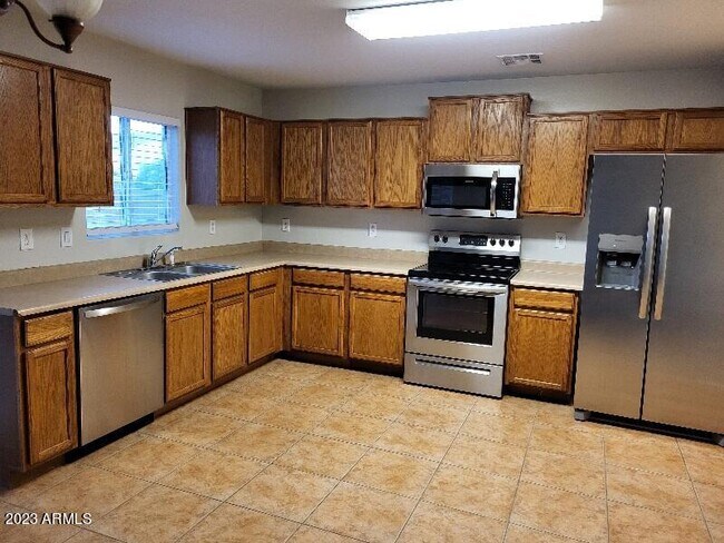 Foto del edificio - 25243 W Lamont Ave