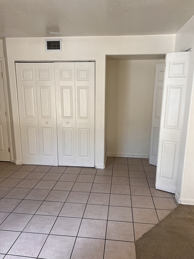Foto del edificio - 2536 N Corinthian Garden Dr
