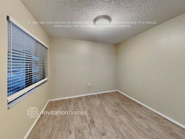 Foto del edificio - 13719 Whitby Rd