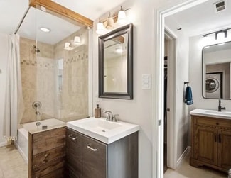 Building Photo - 1010 Allen St