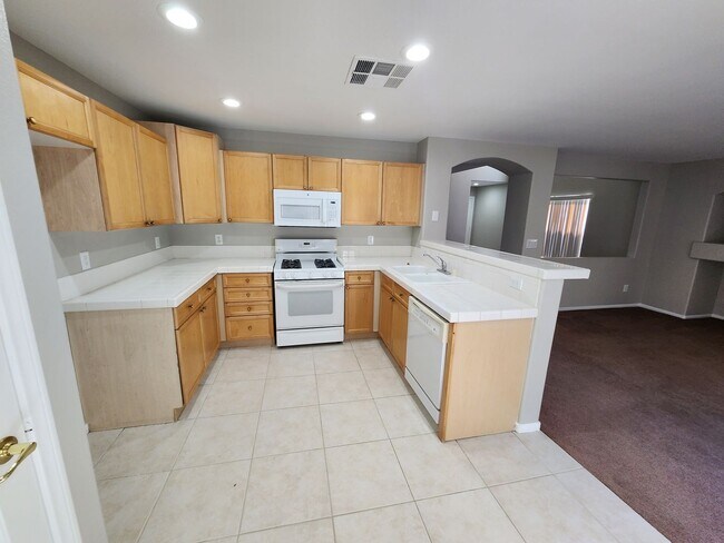 Foto del edificio - Gorgeous 3Bed/2.5 Bath home- located in N. Summerlin gated Community