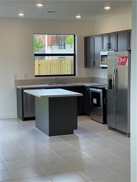 Foto del edificio - 20651 NE 7th Pl