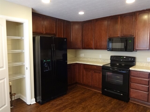 Foto del edificio - 6819 Willow Bloom Drive
