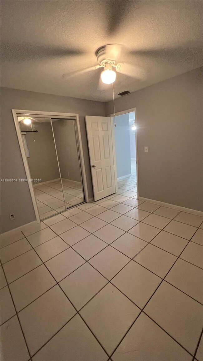 Foto del edificio - 5048 SW 92nd Terrace