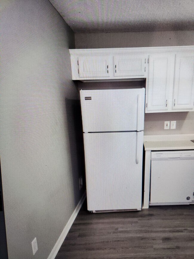 Foto del edificio - 2 Bedroom 1.5 Bath Available April 23, 2021