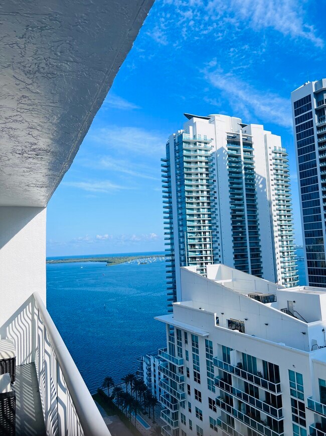 Foto del edificio - 1200 Brickell Bay Dr