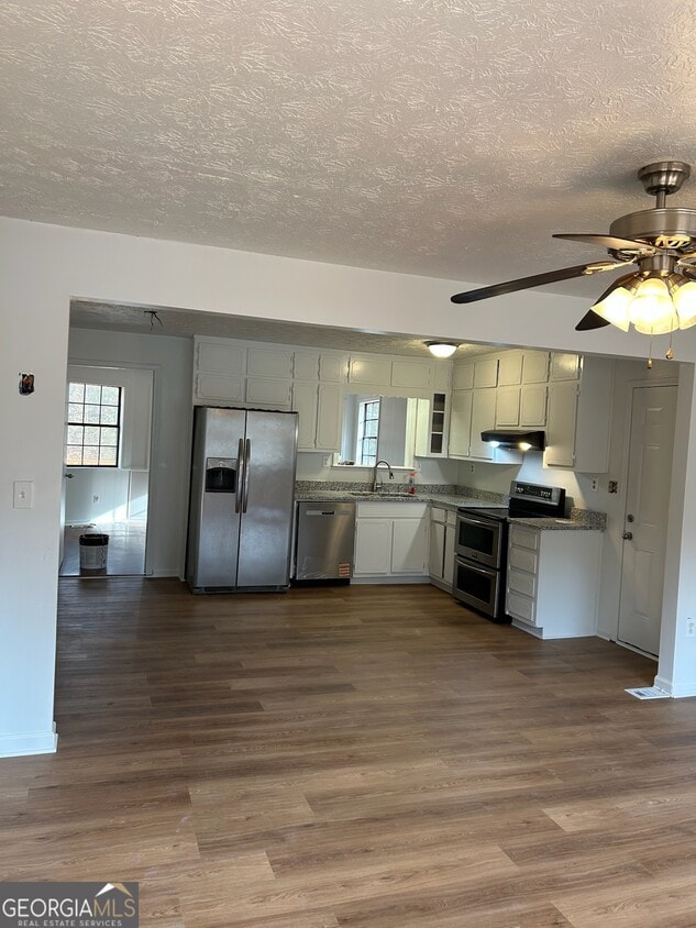 Foto del edificio - 197 Lexington Ct