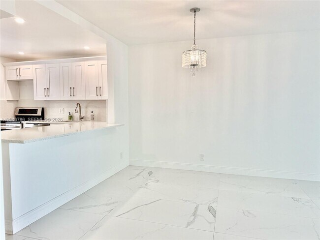 Building Photo - 14790 Bonaire Blvd
