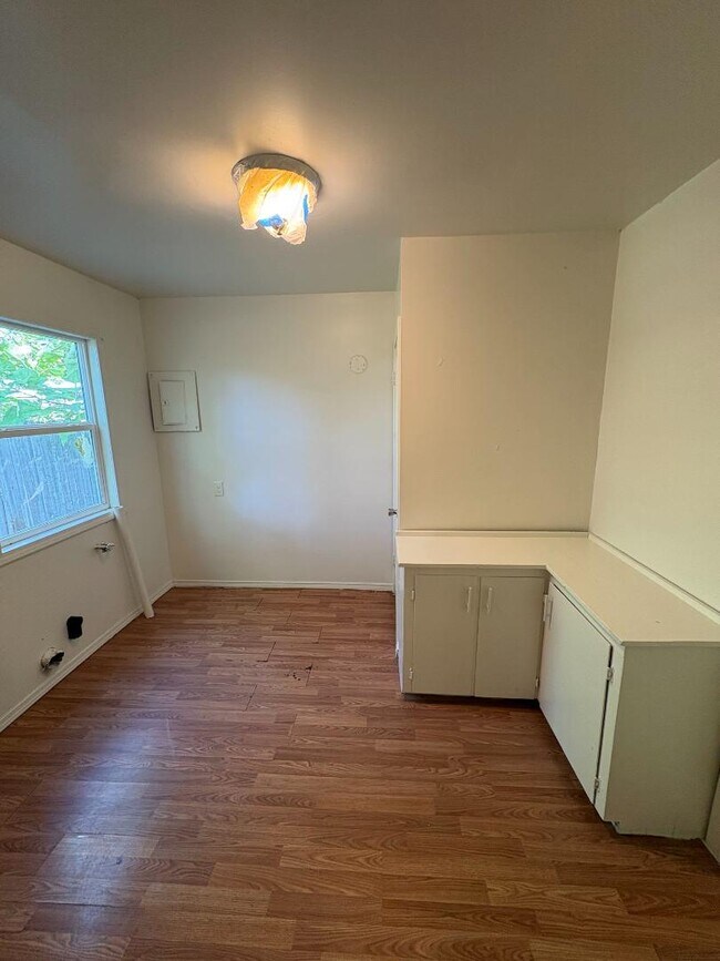 Foto del edificio - 1439 S Oak Ave