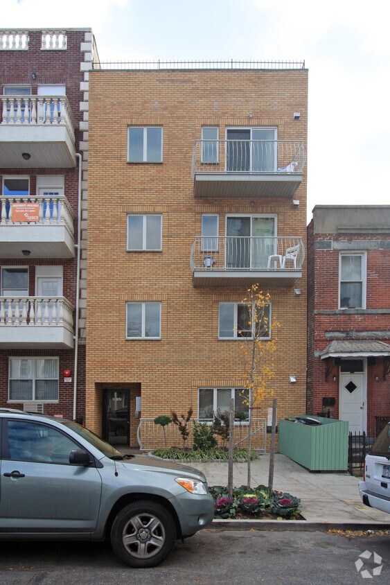 Primary Photo - 30-67 32nd St