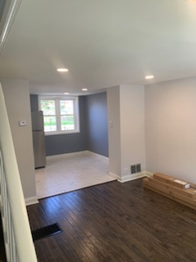 Building Photo - Bridesburg 2 bedroom beauty