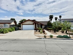 Building Photo - 907 Candy Dr