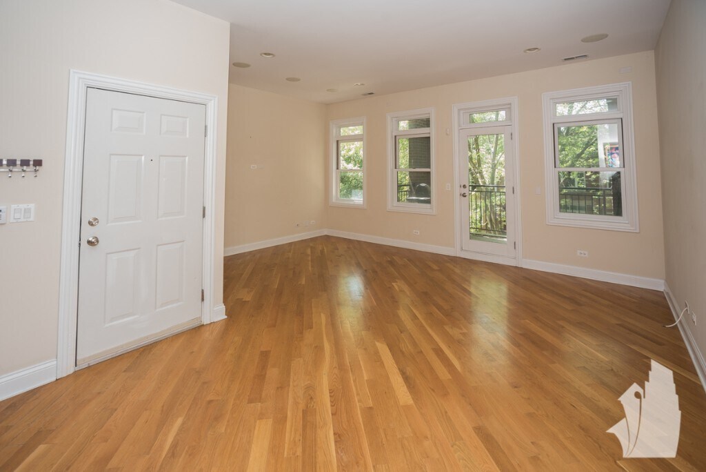 Foto principal - 3247 N Seminary Ave