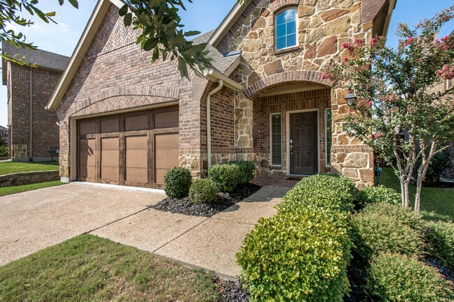 Building Photo - 313 Sir Brine Dr