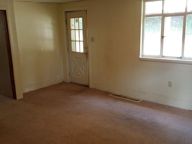 Building Photo - 1 bedroom House