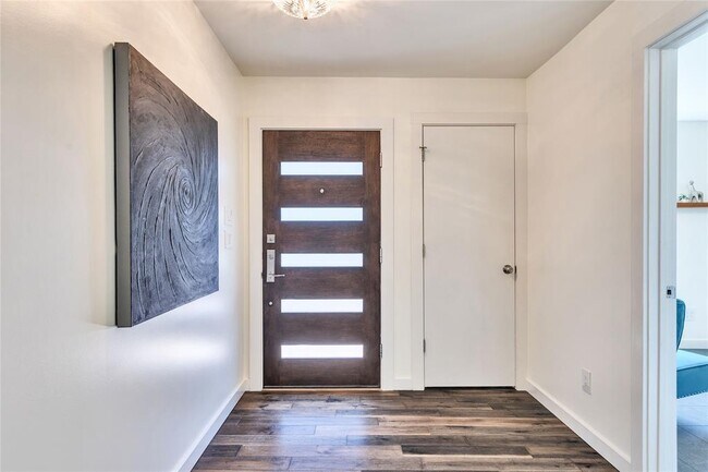 Building Photo - 10110 Lake Ridge Dr