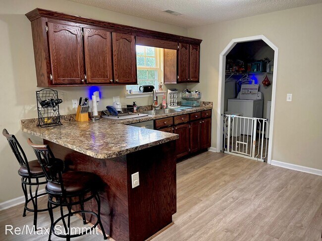 Building Photo - 3 br, 2 bath House - 1820 Pheasant Drive