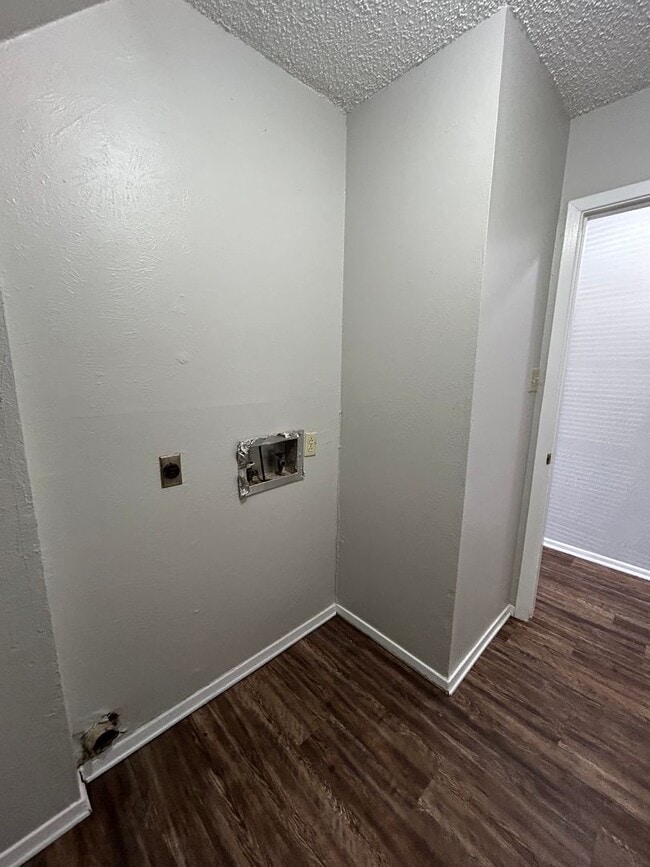 Building Photo - 118 Pinebrook Pl