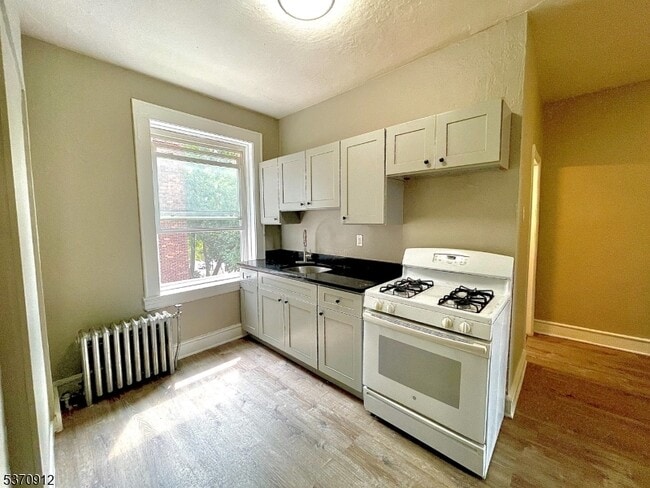 Building Photo - 17 Elwood Pl