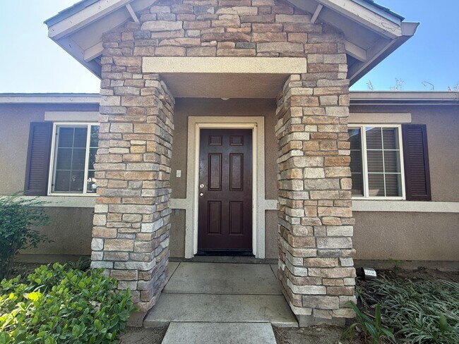 Foto del edificio - 3-bedrooms and two bathrooms home located in Visalia, CA