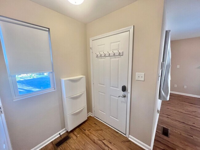 Foto del edificio - Authentic 3BD, 2.5BA Cary Home with 1-Car ...