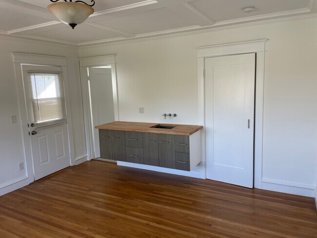 Kitchenette - 3200 Menlo Dr