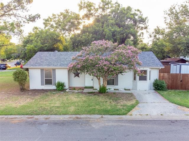 Foto del edificio - 1717 Meadow Oak Dr