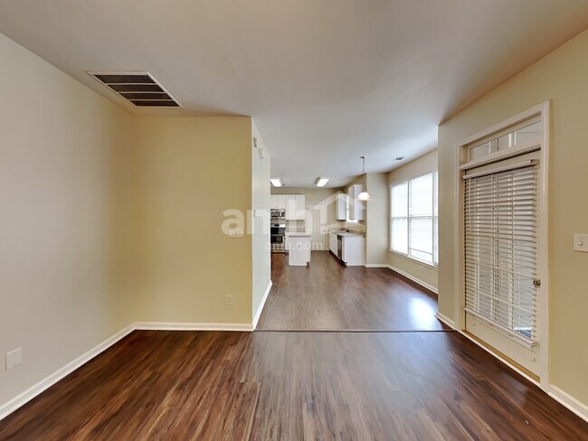 Foto del edificio - 1026 Chatsworth Ln