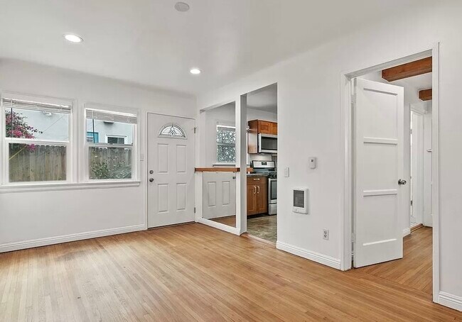 Building Photo - 514 Ocean Park Blvd