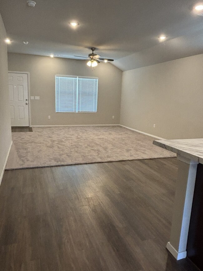 Building Photo - 1075 S Nighthawk Ln