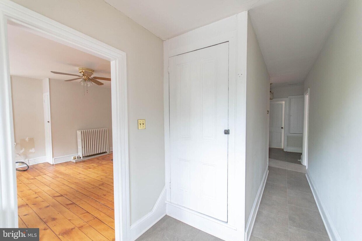 Foto principal - 6205 Fleecy Dale Rd