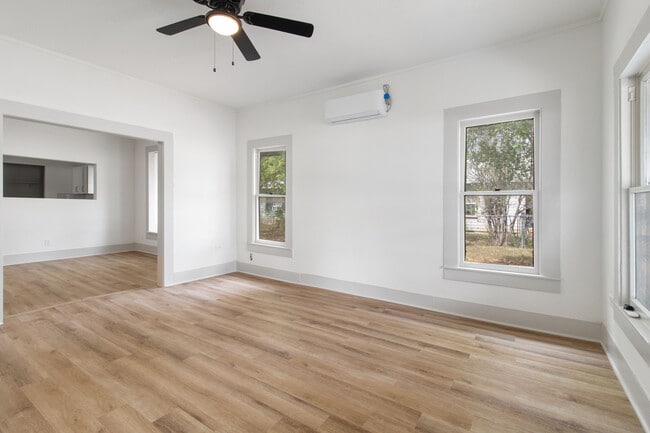 Building Photo - 1106 Simmons Ave