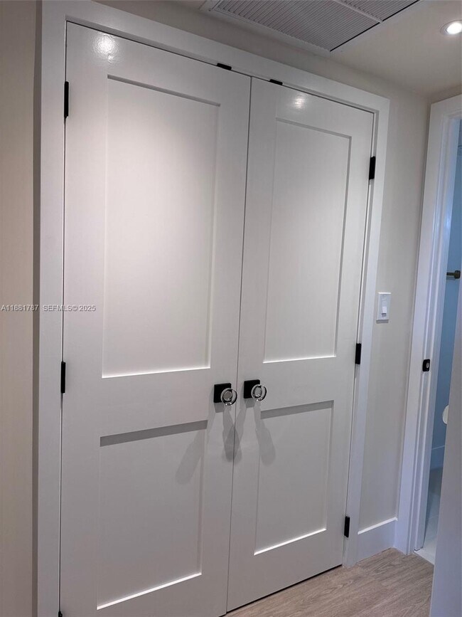 Foto del edificio - 90 Edgewater Dr