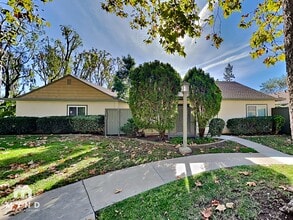 Building Photo - 10565 Caminito Flores