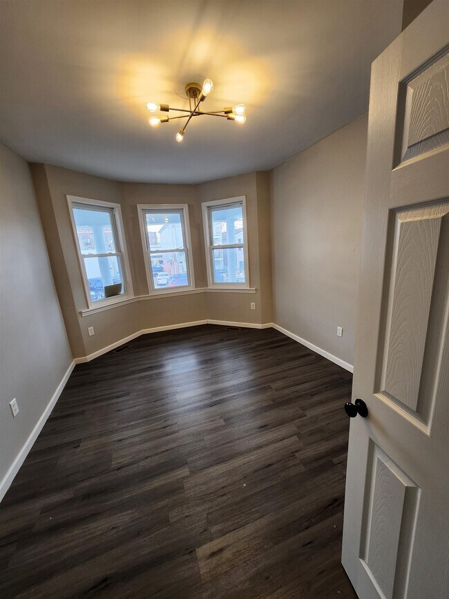 Foto del edificio - 23 Bayview Ave