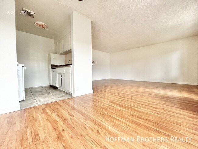 Building Photo - 10535 Lindley Ave