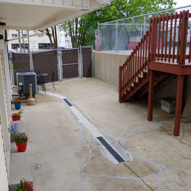 Foto del edificio - 21 N Main St