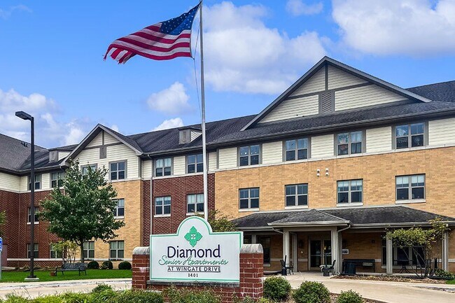 Foto del edificio - DIAMOND SENIOR APARTMENTS