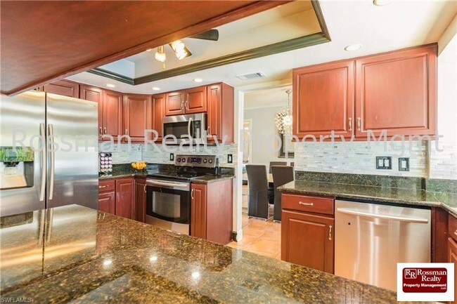 Building Photo - 522 Sanford Dr