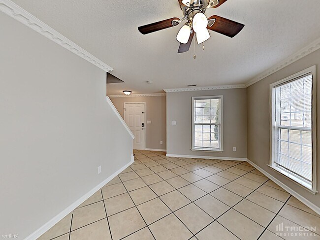 Foto del edificio - 3016 Queensdale Dr