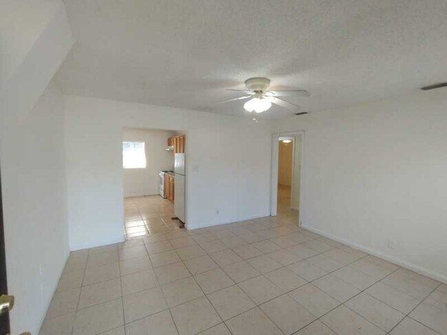 Building Photo - 5168 Admiral Dr