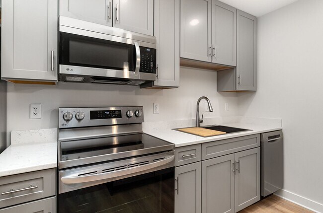 Foto del edificio - Green Hills Condo Living!