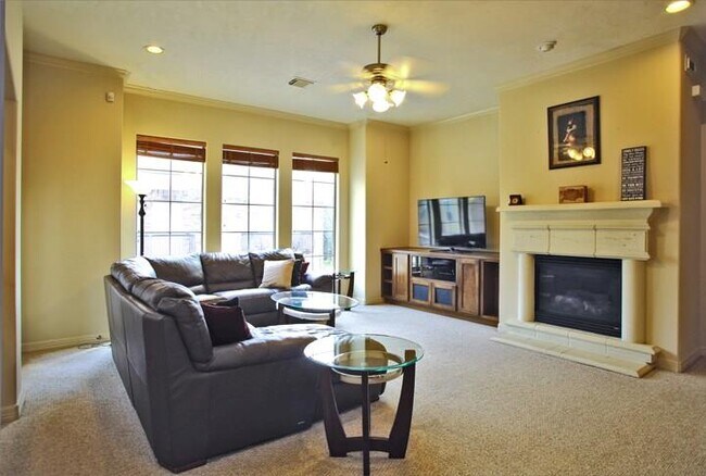 Foto del edificio - 8027 Pagosa Springs Dr