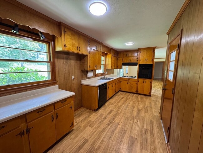 Building Photo - Adorable 3-Bed, 2-Bath Home on Noccalula M...